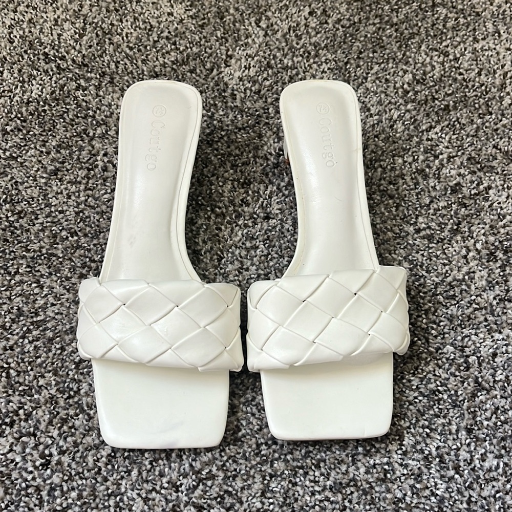White Coutgo heels